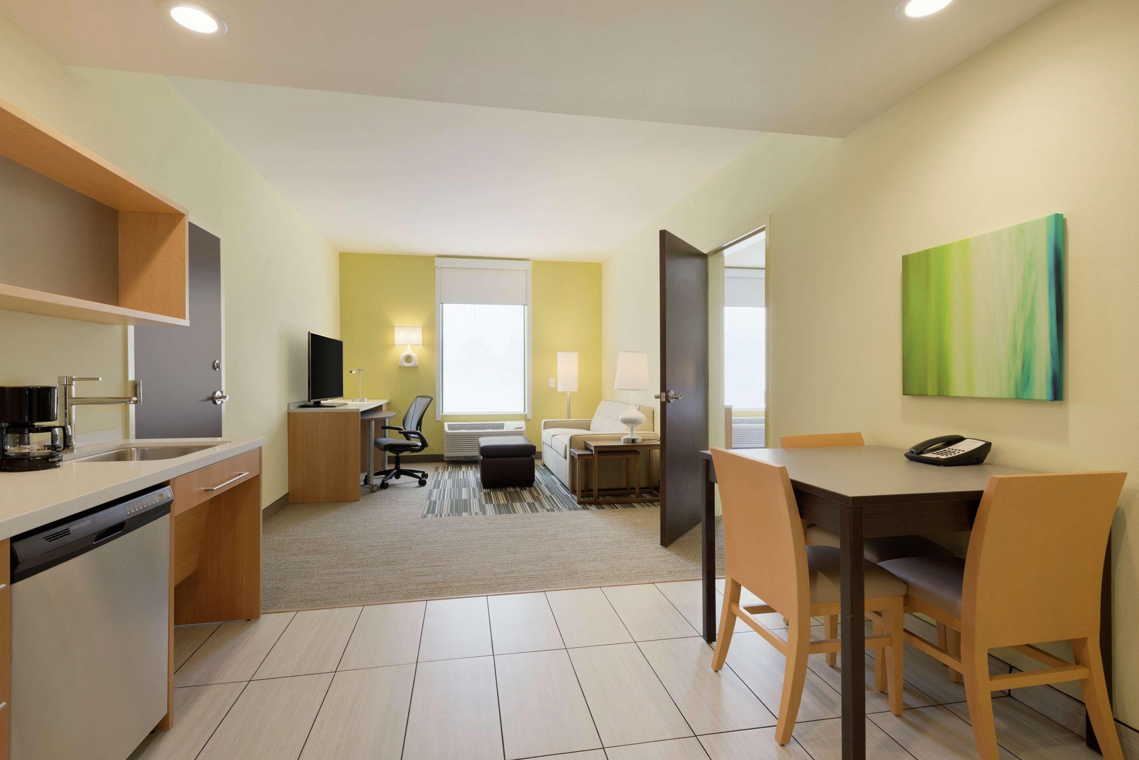 Hotel Home2 By Hilton East Hurstbourne 3*