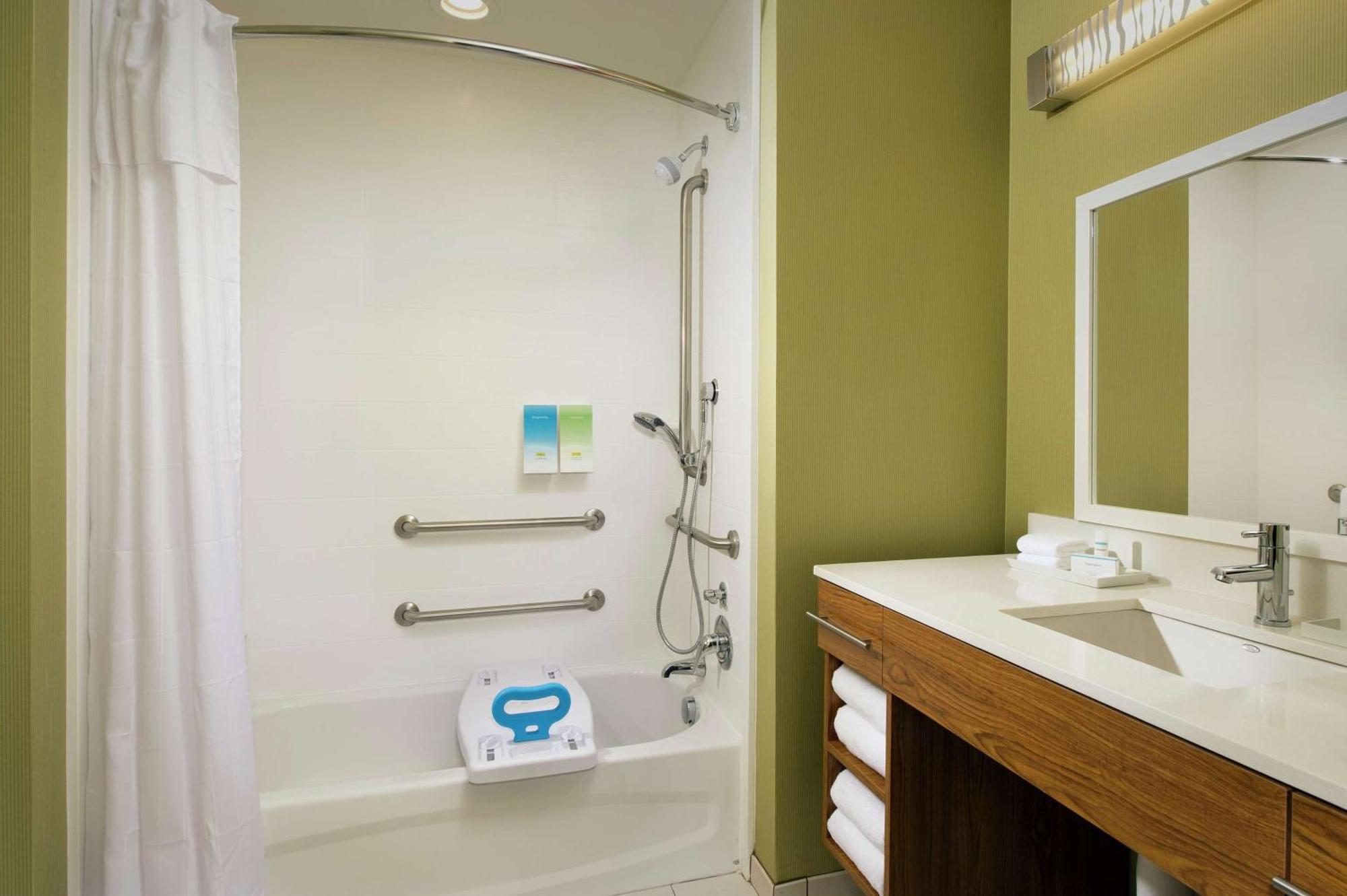 Hotel Home2 By Hilton East Hurstbourne 3*
